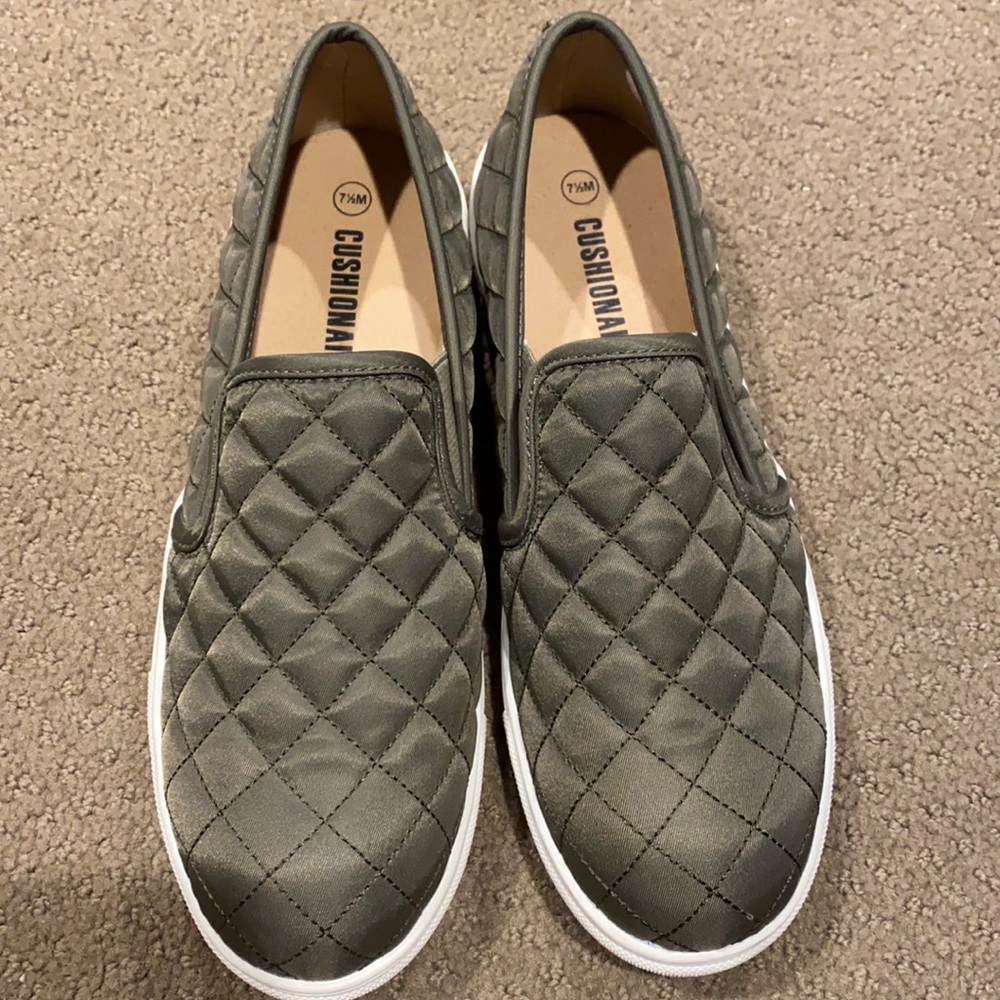 green cushionaire shoes